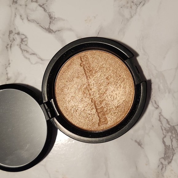 Bare Minerals highlighter in free - Picture 1 of 2